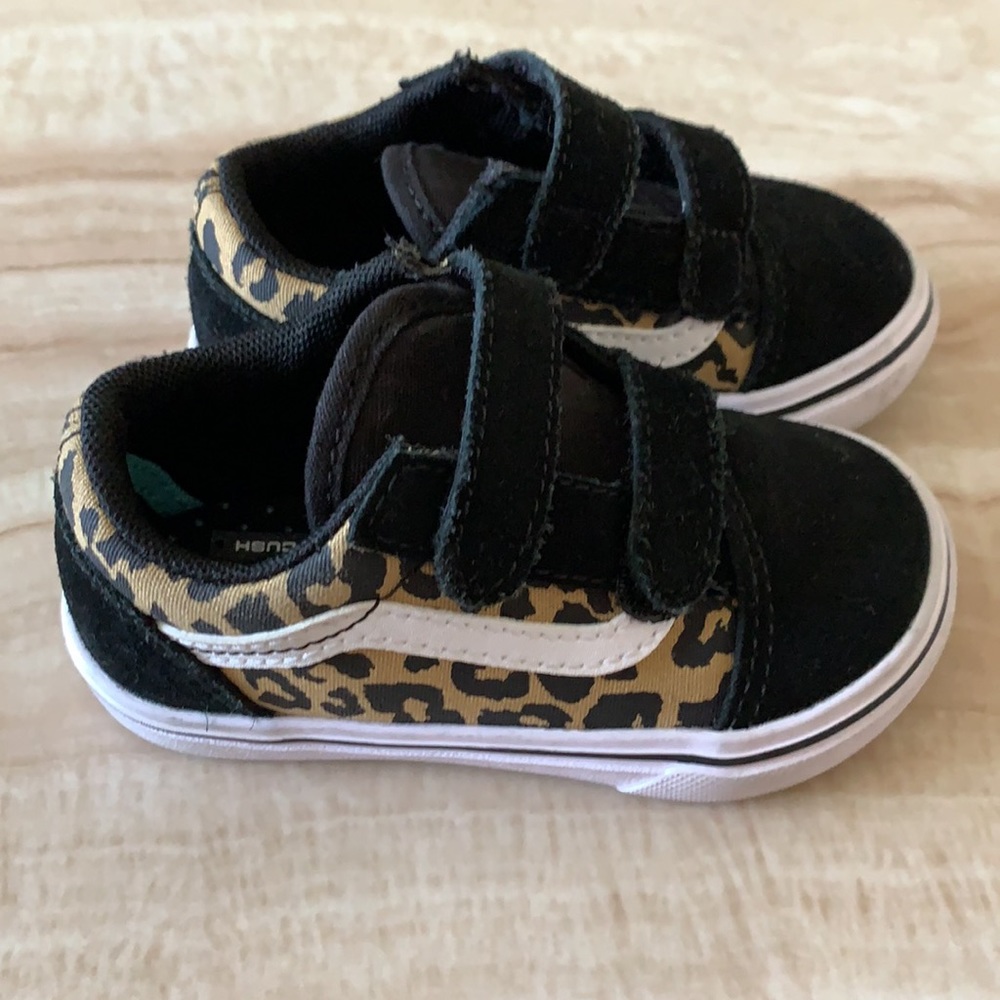 Vans (leopard strap-up)